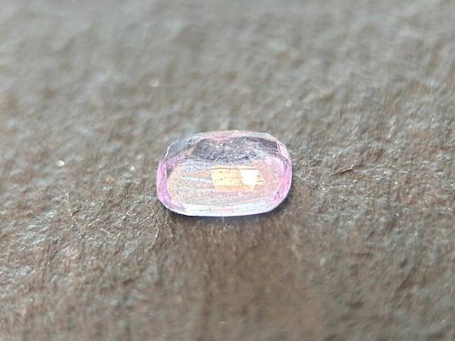 Roze saffier - 1.61 carat natuurlijke roze saffier - afbeelding 3 van  5