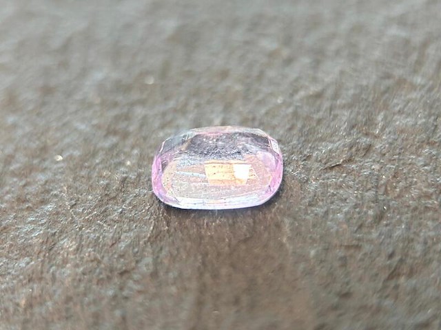 Roze saffier - 1.61 carat natuurlijke roze saffier - afbeelding 3 van  5