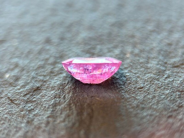 Roze saffier - 2.11 carat natuurlijke roze saffier - afbeelding 3 van  3