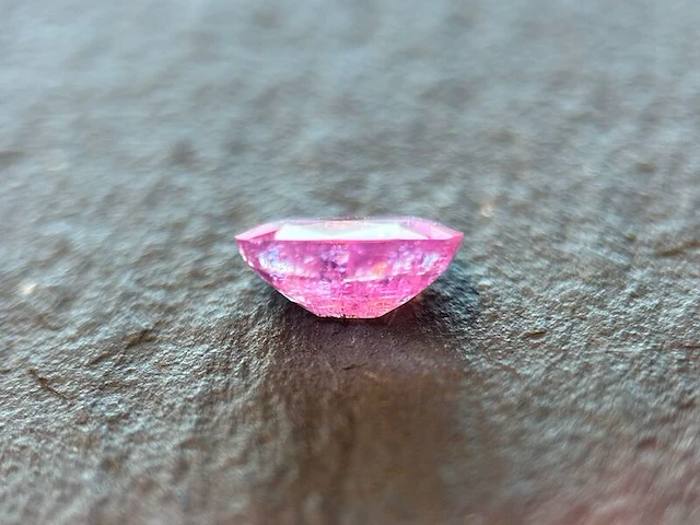 Roze saffier - 2.11 carat natuurlijke roze saffier - afbeelding 3 van  5