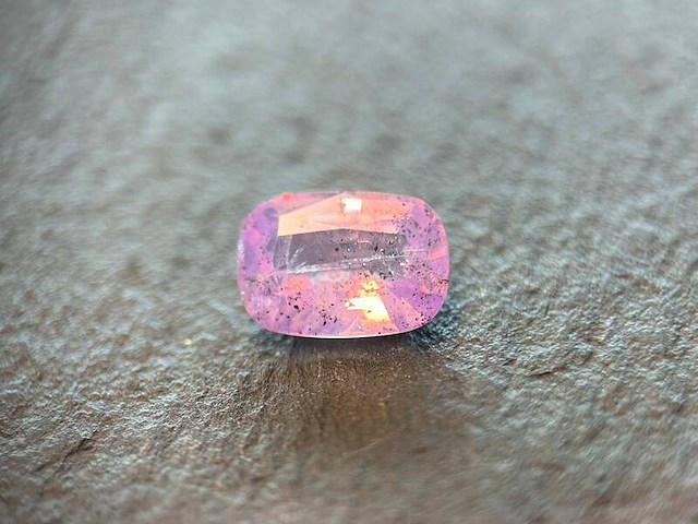 Roze saffier - 2.70 carat natuurlijke roze saffier - afbeelding 1 van  5