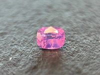 Roze saffier 0.66 carat natuurlijke roze saffier - afbeelding 1 van  4