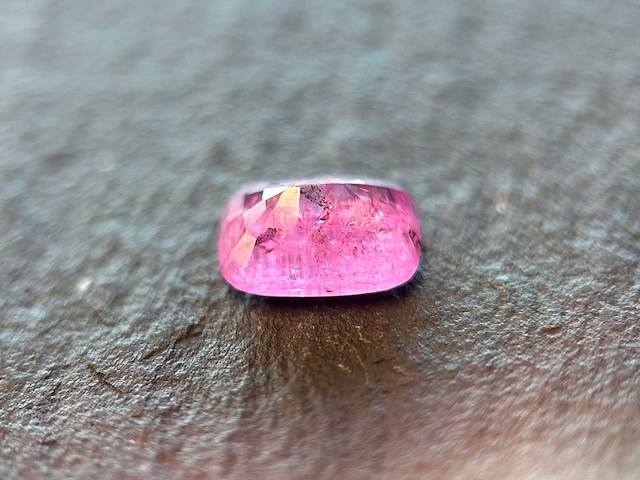 Roze saffier 2.11 carat natuurlijke roze saffier - afbeelding 2 van  4