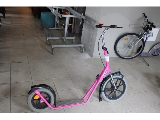 Roze step esla met handrem. - afbeelding 1 van  3