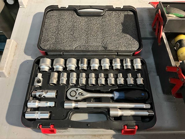 Rs pro socket set & facom toolbox met diverse handgereedschappen - afbeelding 2 van  5
