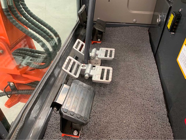 Rte - 2025 - cre213 - minigraafmachine kubota euro 5 met cabine - afbeelding 27 van  37