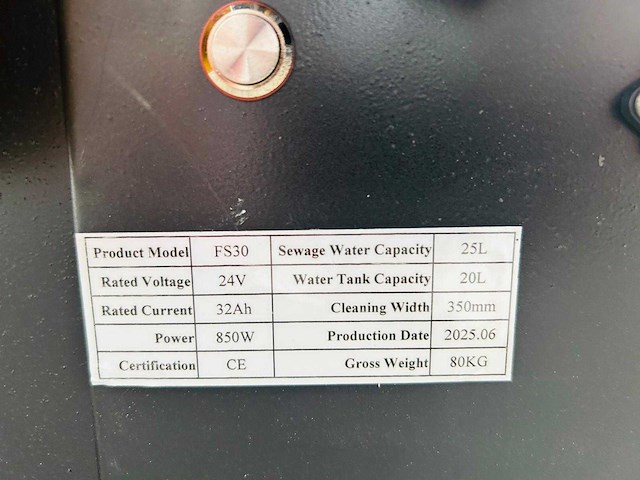 Rte - 2025 - fs30 - vloerschrobzuigmachine - afbeelding 1 van  7