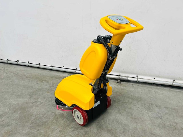 Rte - 2025 - fs30 - vloerschrobzuigmachine - afbeelding 4 van  10