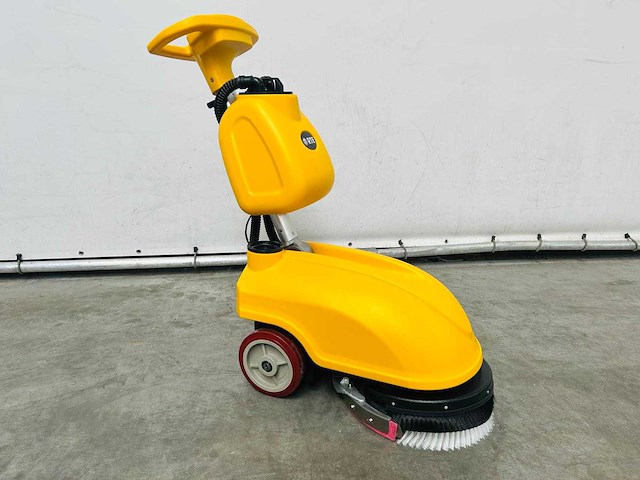 Rte - 2025 - fs30 - vloerschrobzuigmachine - afbeelding 8 van  10