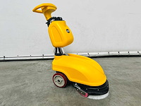 Rte - 2025 - fs30 - vloerschrobzuigmachine - afbeelding 8 van  10