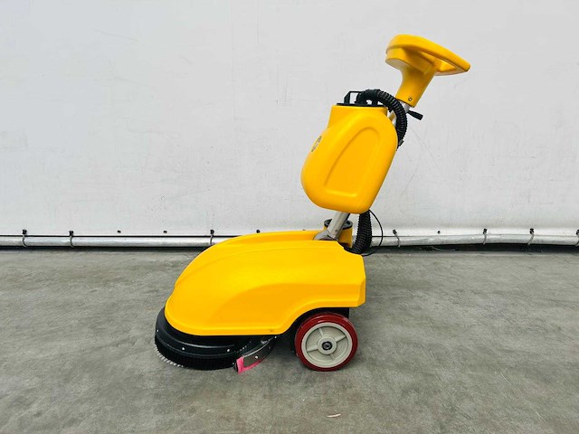 Rte - 2025 - fs30 - vloerschrobzuigmachine - afbeelding 4 van  11