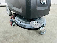 Rte - 2025 - fs40 - vloerschrobzuigmachine - afbeelding 2 van  3