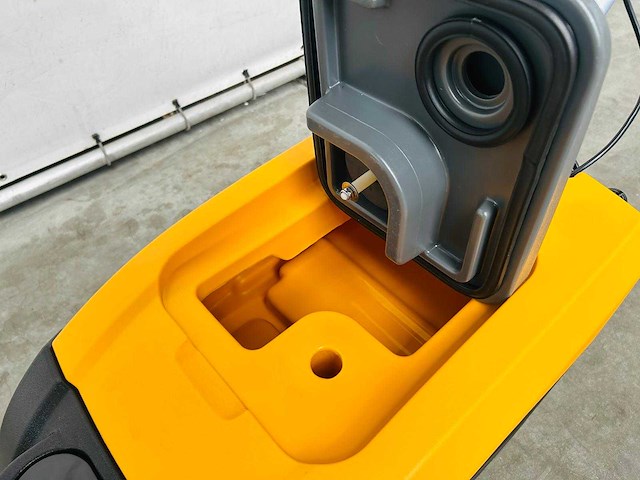 Rte - 2025 - fs40 - vloerschrobzuigmachine - afbeelding 3 van  5