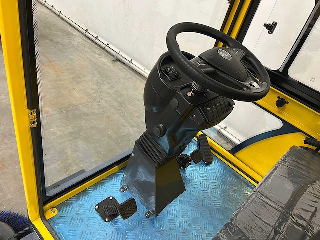 Rte - 2025 - st150 - veegmachine - afbeelding 7 van  17