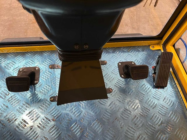 Rte - 2025 - st150 - veegmachine - afbeelding 12 van  17