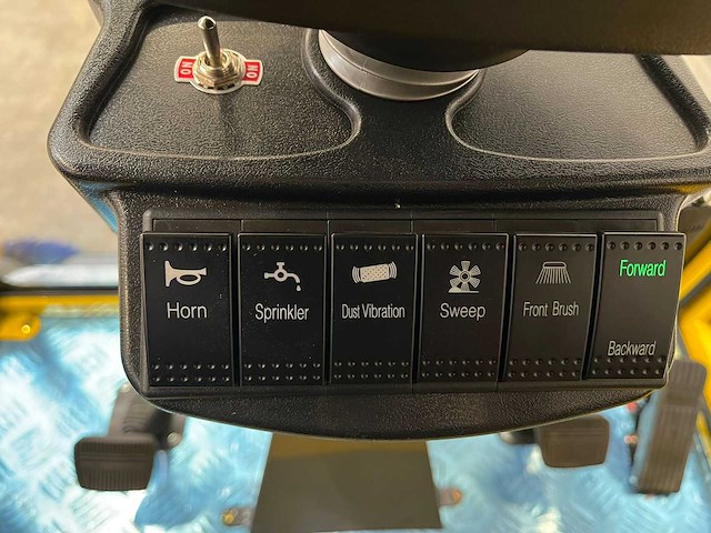 Rte - 2025 - st150 - veegmachine - afbeelding 15 van  28