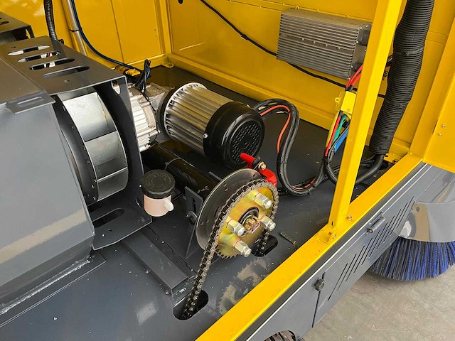 Rte - 2025 - st400 - straatveegmachine - afbeelding 11 van  32