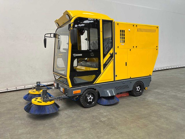 Rte - 2025 - st400 - straatveegmachine - afbeelding 1 van  32