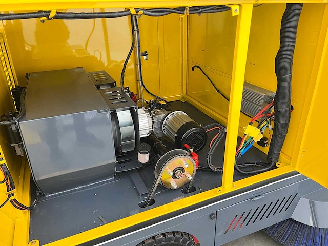 Rte - 2025 - st400 - straatveegmachine - afbeelding 24 van  28