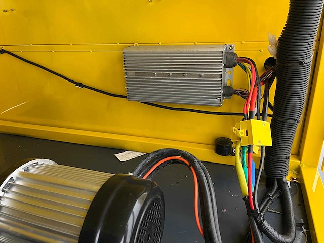 Rte - 2025 - st400 - straatveegmachine - afbeelding 16 van  28