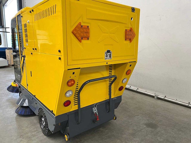 Rte - 2025 - st400 - straatveegmachine - afbeelding 8 van  28