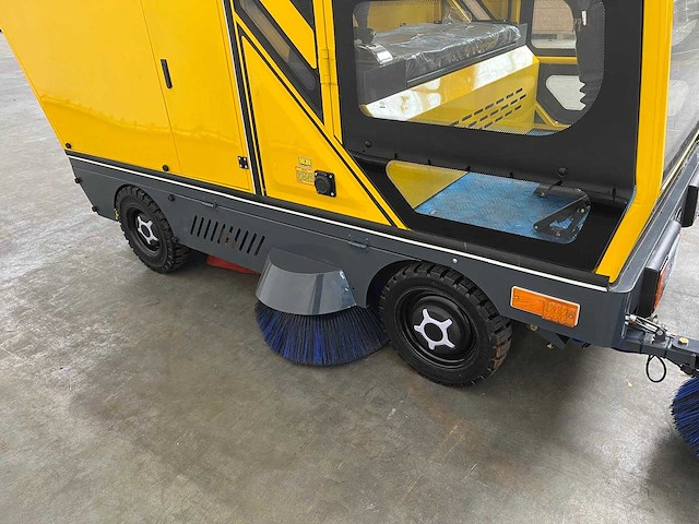 Rte - 2025 - st400 - straatveegmachine - afbeelding 10 van  28