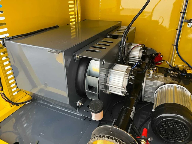Rte - 2025 - st400 - straatveegmachine - afbeelding 13 van  32