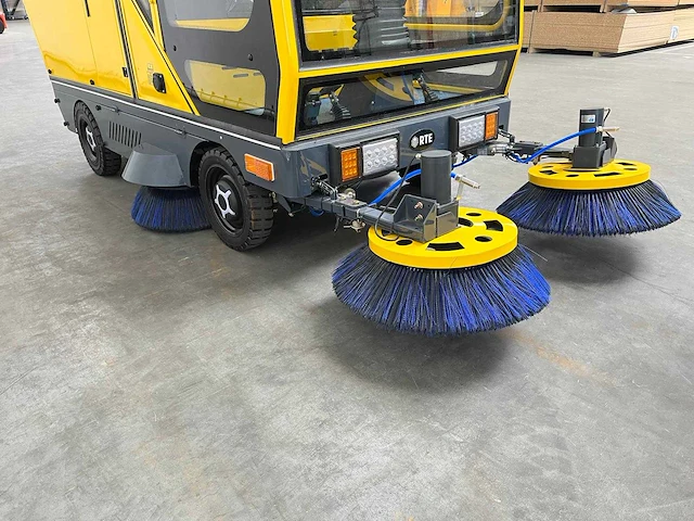 Rte - 2025 - st400 - straatveegmachine - afbeelding 3 van  32