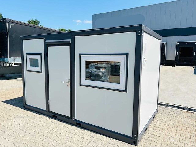 Rte - 2026 - 7409 - mobiele woonunit met badkamer met beschadigde deur - afbeelding 9 van  12