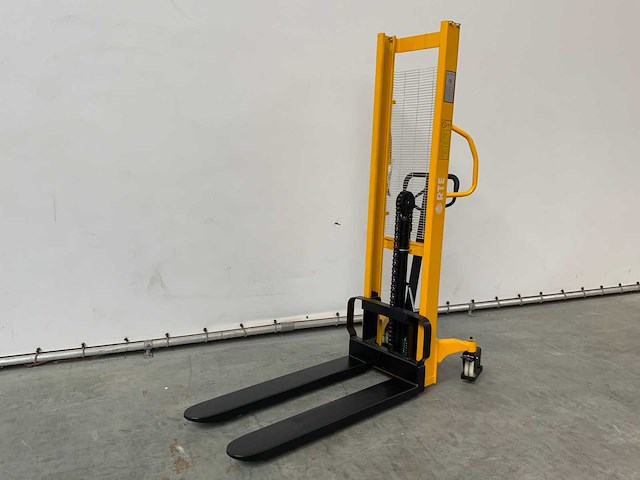 Rte 5858 manuele stapelaar 1t 1.6m - afbeelding 1 van  8