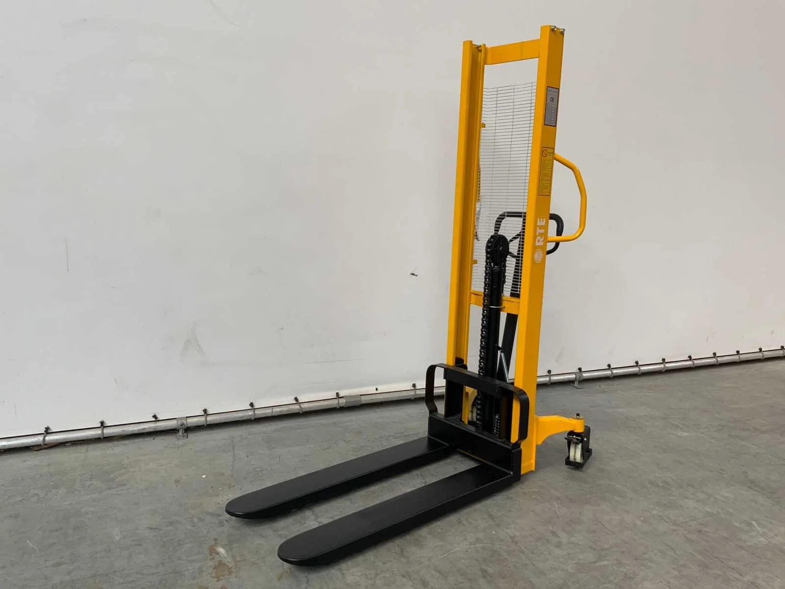 Graafmachines, opslagtenten, robotmaaiers, en reinigingsmachines