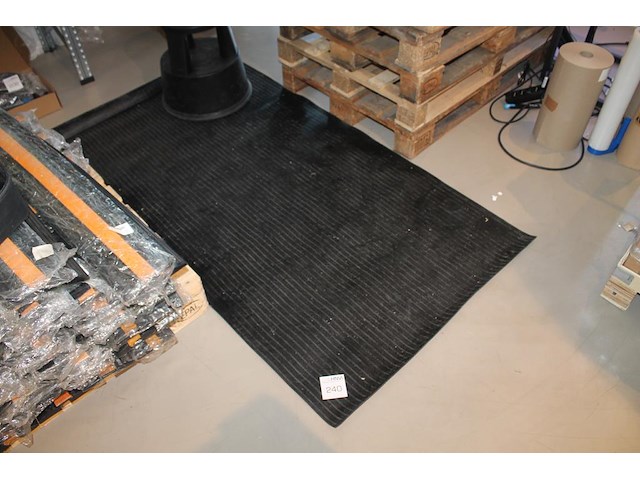 Rubber beschermingsmat. afmeting 1 x 2 m. - afbeelding 1 van  2