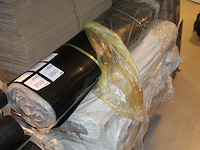 Rubber beschermingsmat t.b.v. laadkabel. afmeting 1 x 10 m. worden voor de hand uitgegeven vanaf pallet. - afbeelding 2 van  3