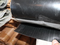 Rubber beschermingsmat t.b.v. laadkabel. afmeting 1 x 10 m. worden voor de hand uitgegeven vanaf pallet. - afbeelding 3 van  3