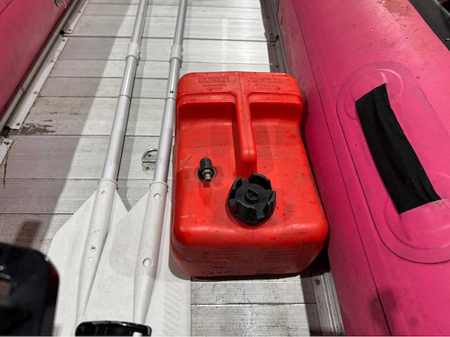 Rubber boot met motor - afbeelding 14 van  19