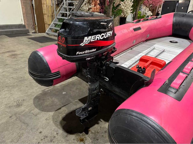 Rubber boot met motor - afbeelding 16 van  19