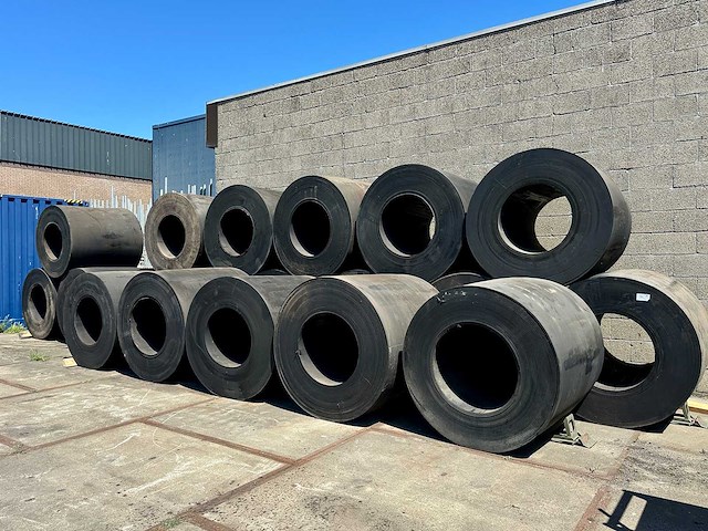 Rubber cilindrische fender (19x) - afbeelding 1 van  5