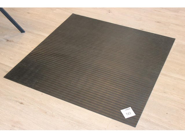 Rubber kabel-beschermingsmat 102 x 100 cm. - afbeelding 1 van  1