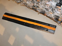 Rubber kabelbrug met lengte 97 cm. 10 stuks. worden voor de hand uitgegeven vanaf pallet. - afbeelding 2 van  3