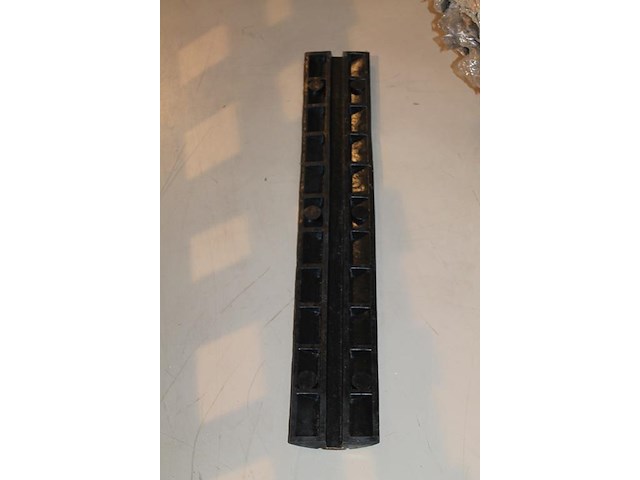 Rubber kabelbrug met lengte 97 cm. 50 stuks. worden voor de hand uitgegeven vanaf pallet. - afbeelding 3 van  4