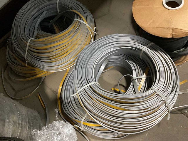 Rubber zelfklevend (4x) - afbeelding 1 van  3