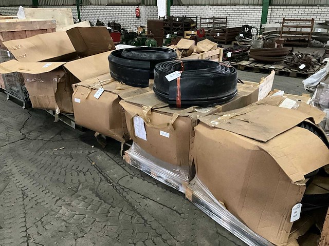 Rubberen spatbord profiel op rol - afbeelding 1 van  6