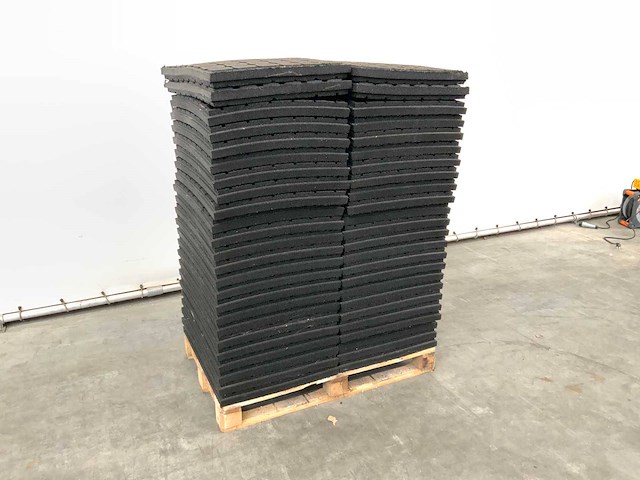 Rubberen tegel 790x590x60mm 10st - afbeelding 1 van  1