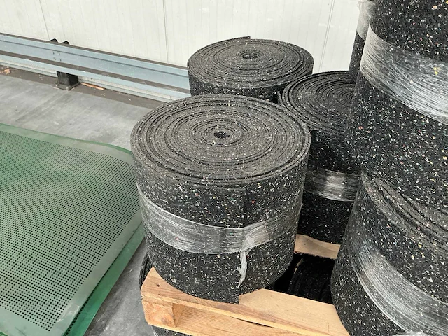 Rubbergranulaat mat op rol (24x) - afbeelding 3 van  5