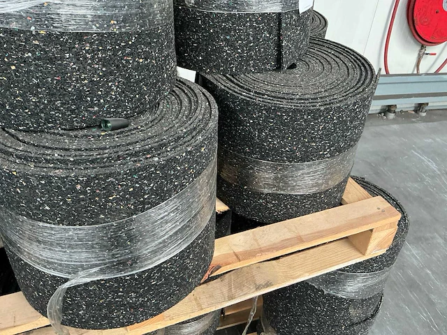 Rubbergranulaat mat op rol (24x) - afbeelding 4 van  5