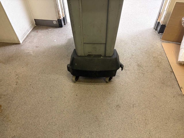 Rubbermaid - afvalemmers & prullenbakken (16x) - afbeelding 4 van  4