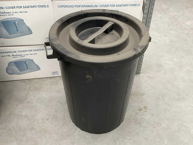 Rubbermaid afvalemmer - afbeelding 1 van  1