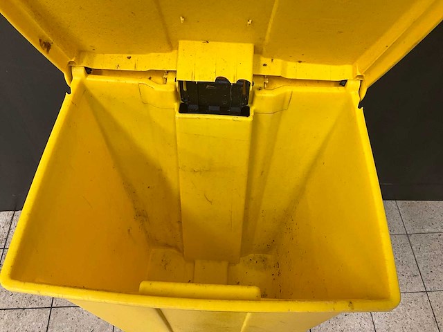 Rubbermaid afvalemmer - afbeelding 5 van  5
