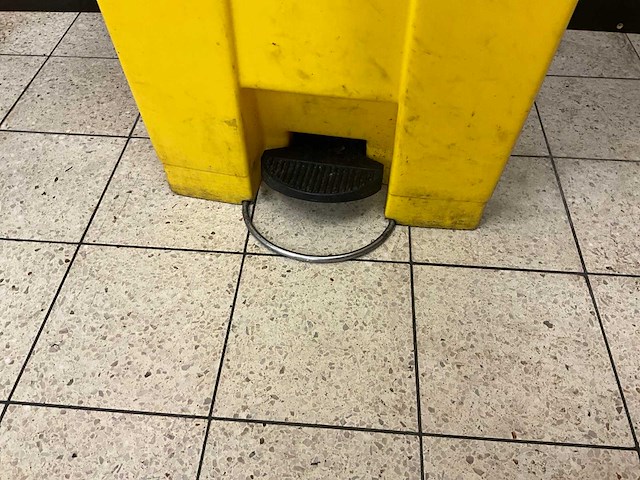 Rubbermaid afvalemmer - afbeelding 2 van  5