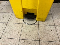 Rubbermaid afvalemmer - afbeelding 2 van  5